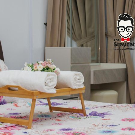 Staycation Homestay 51 Luxe Garden Homestay Кучінг Екстер'єр фото