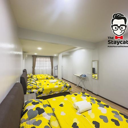 Staycation Homestay 51 Luxe Garden Homestay Кучінг Екстер'єр фото