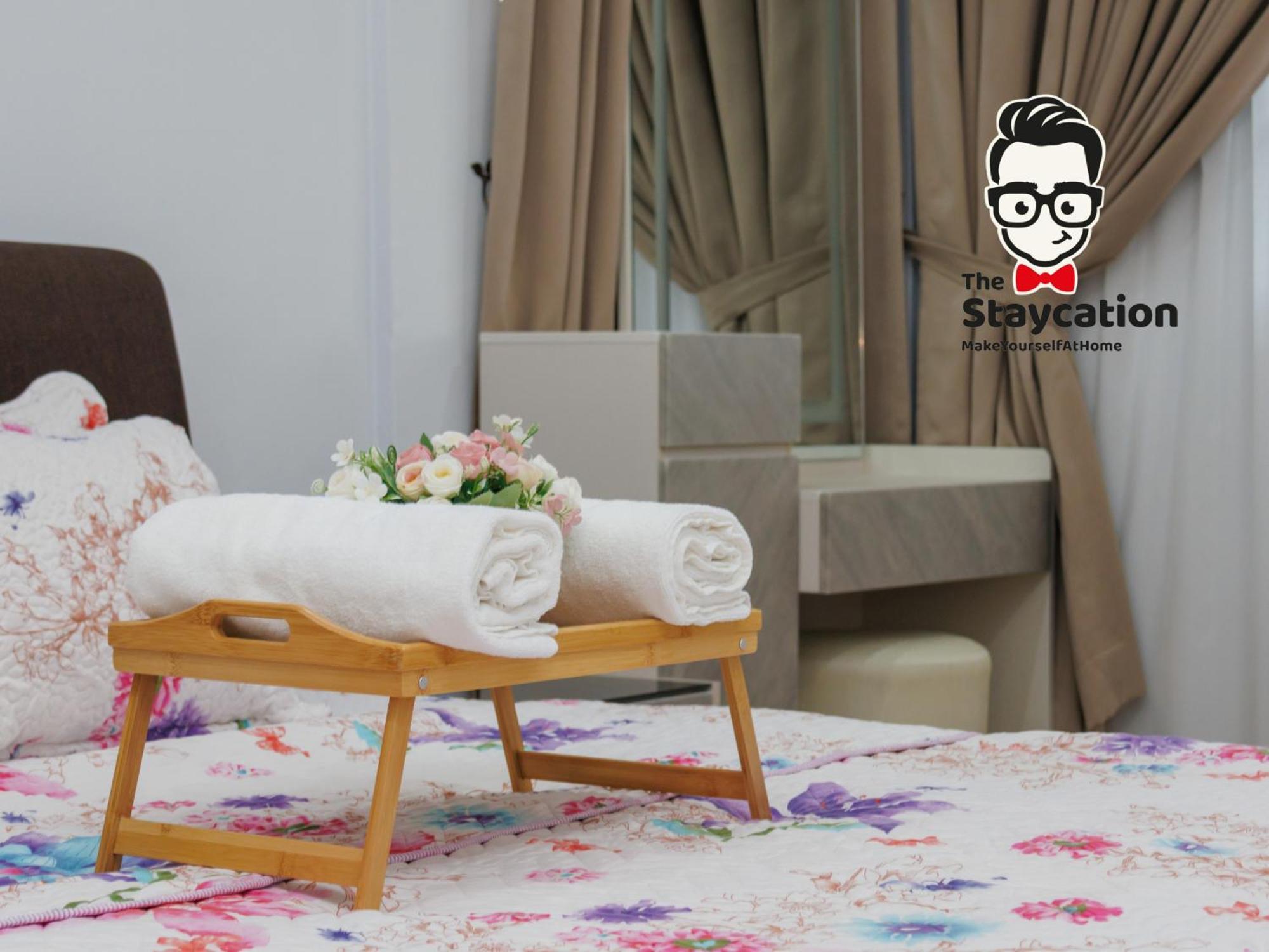 Staycation Homestay 51 Luxe Garden Homestay Кучінг Екстер'єр фото