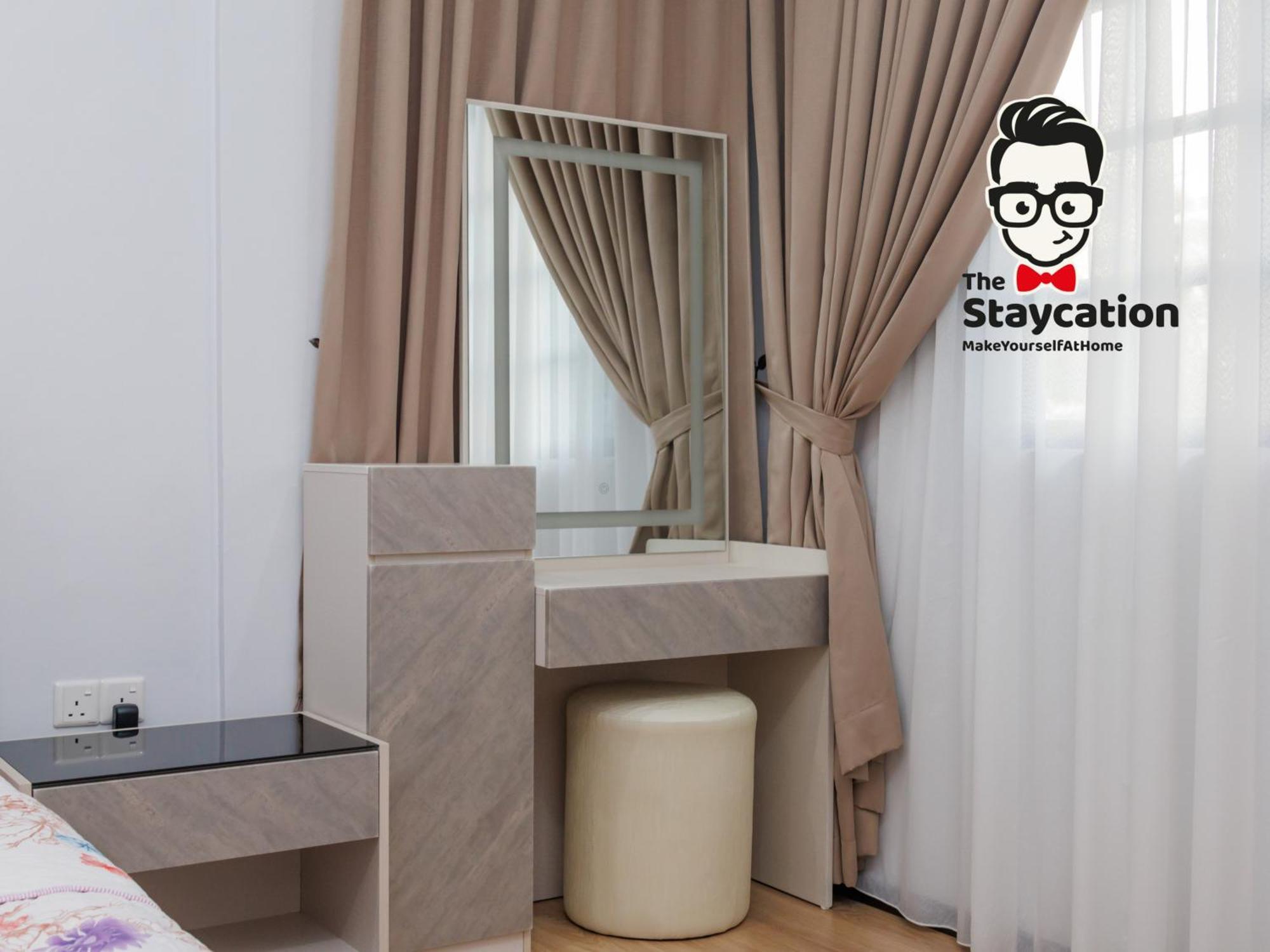 Staycation Homestay 51 Luxe Garden Homestay Кучінг Екстер'єр фото