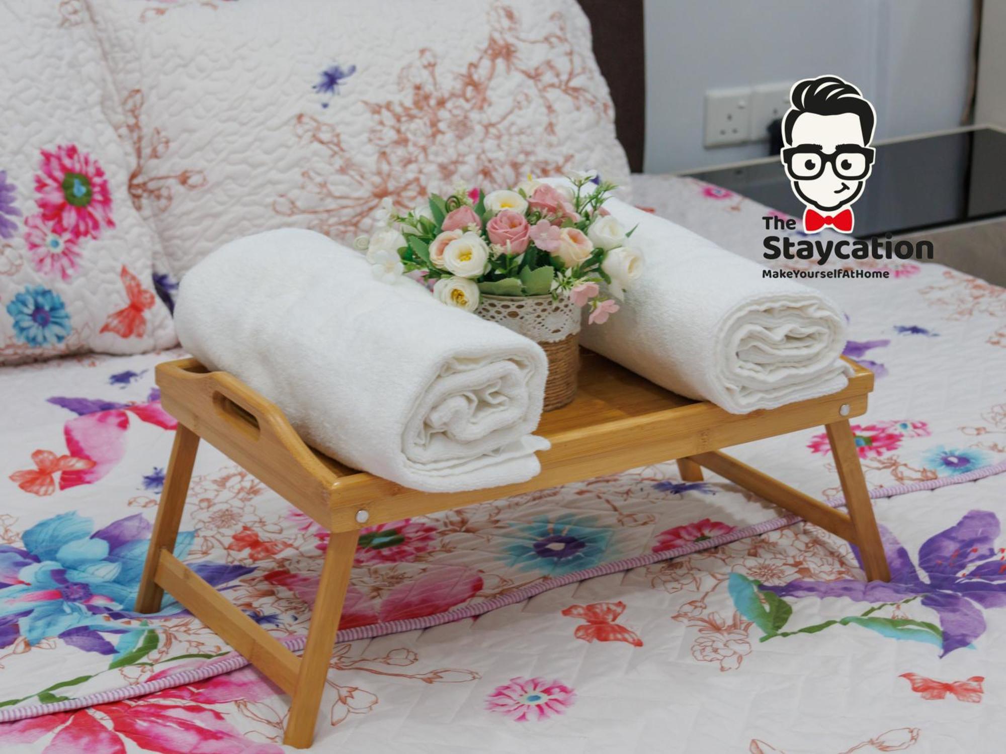Staycation Homestay 51 Luxe Garden Homestay Кучінг Екстер'єр фото