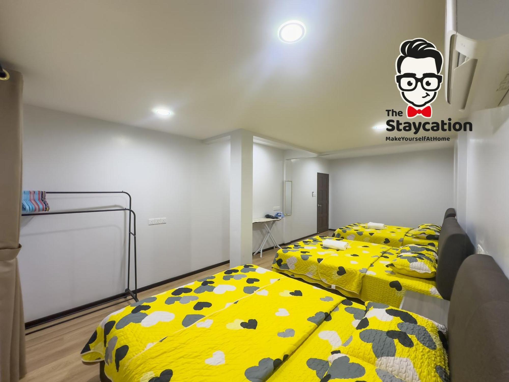 Staycation Homestay 51 Luxe Garden Homestay Кучінг Екстер'єр фото