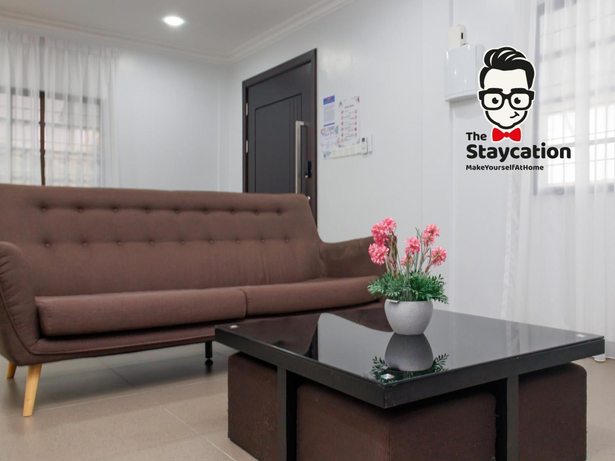 Staycation Homestay 51 Luxe Garden Homestay Кучінг Екстер'єр фото