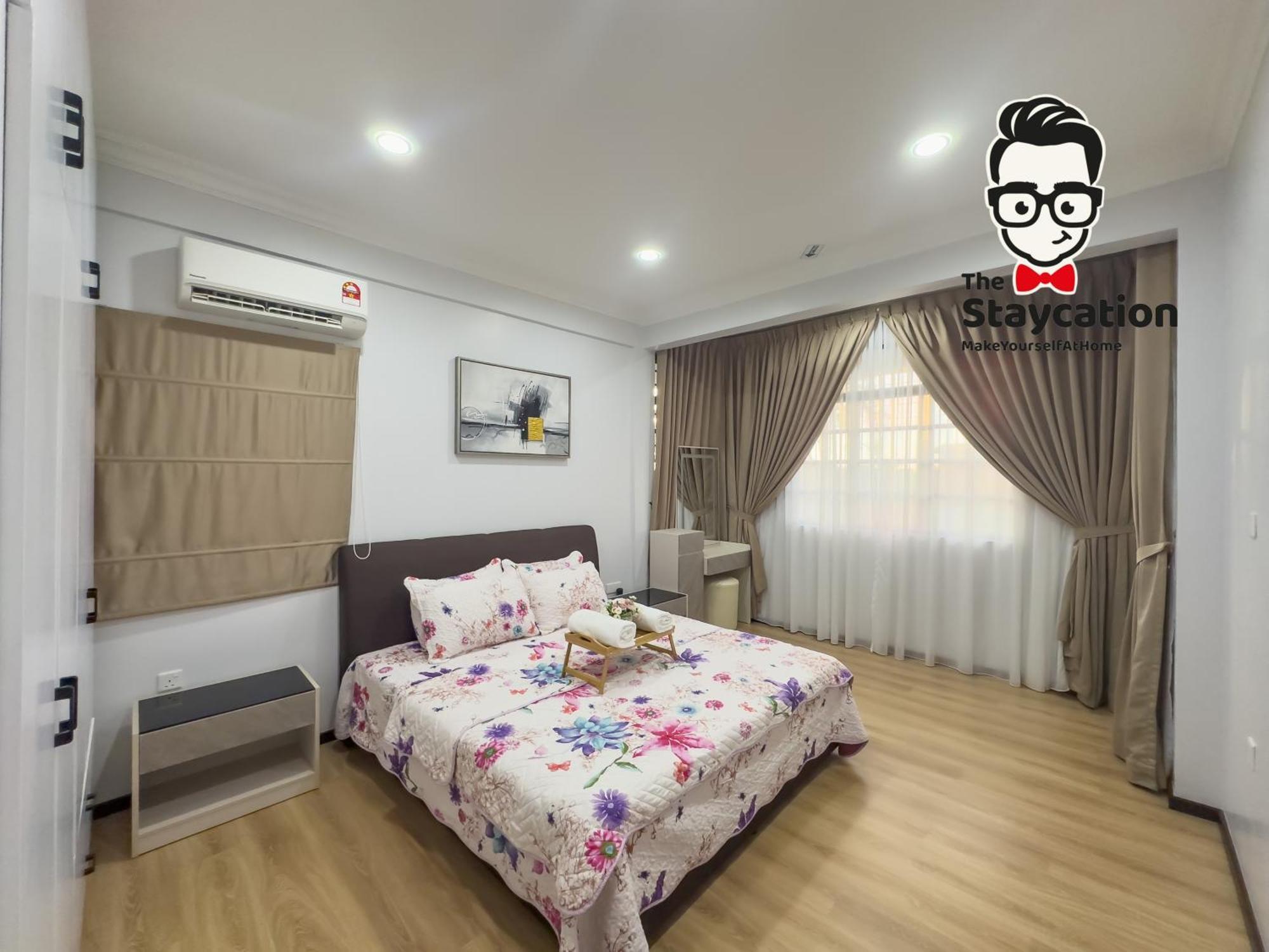 Staycation Homestay 51 Luxe Garden Homestay Кучінг Екстер'єр фото